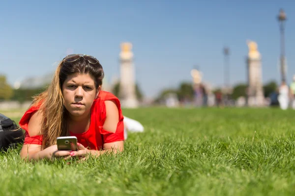 Laten we eens kijken de sociale netwerken! — Stockfoto