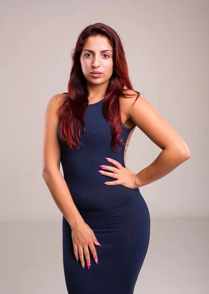 Mulher casual jovem bonita — Fotografia de Stock