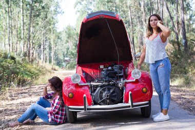 Onların araba sorunlu arkadaşlar
