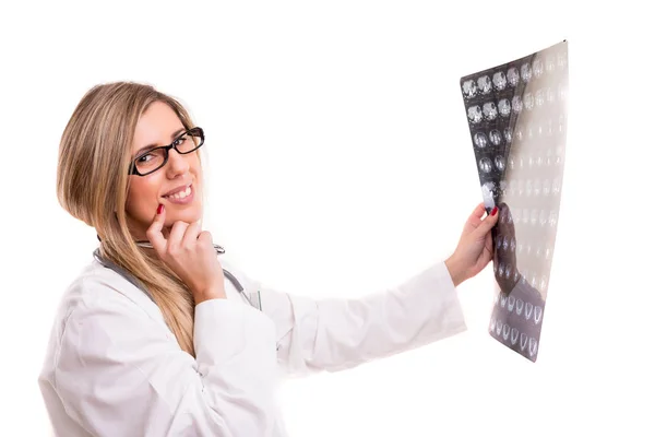 Doctor looking at x-ray — Stock Photo, Image