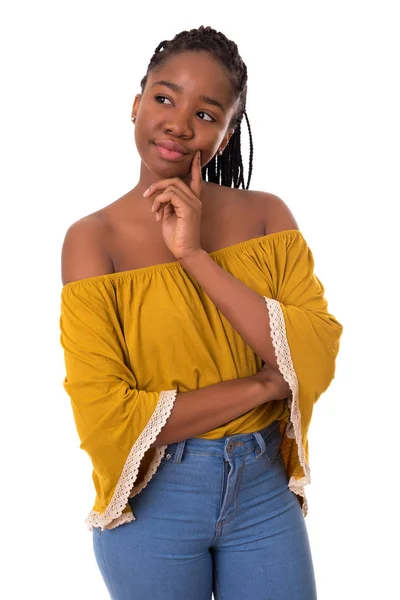 Vacker afrikansk ung kvinna — Stockfoto