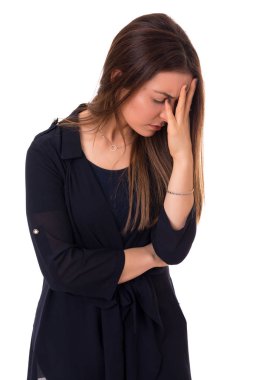 Güçlü baş ağrısı olan kadın