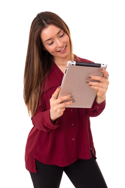 Mujer relajante con una tableta —  Fotos de Stock