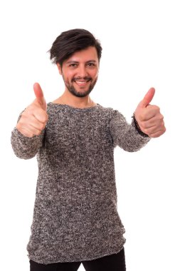 Stüdyoda poz veren genç adam