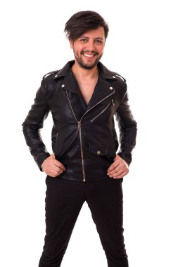 Bel ellerinde olan yakışıklı adam