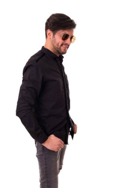 gülümseyen yakışıklı Studio poz 