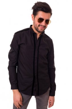 gülümseyen yakışıklı Studio poz 