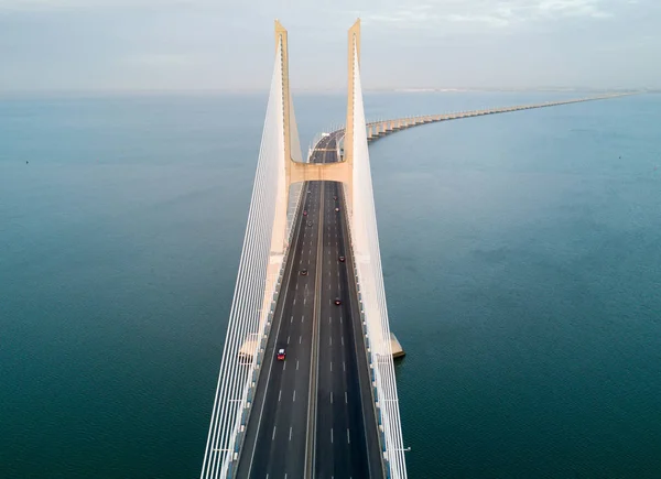 Vasco da Gama Köprüsü, güneşli bir gün — Stok fotoğraf