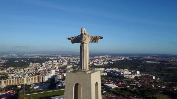 Vista aérea da estátua de "Cristo-Rei " — Vídeo de Stock