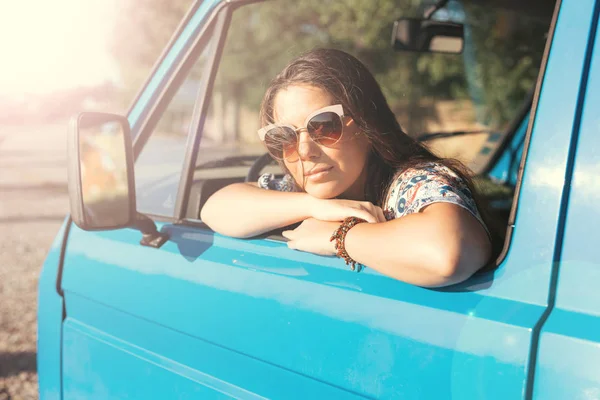 mutlu bir kadın tatil