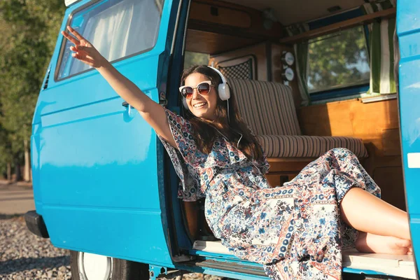 mutlu bir kadın tatil