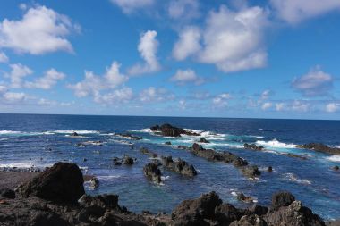 Azores (Portekiz) kıyı şeridi manzara