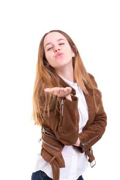 Mooie Jonge Vrouw Blazen Een Kus Geïsoleerd Wit — Stockfoto