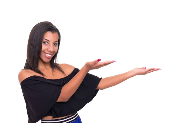 Junge Schöne Afrikanische Frau Präsentiert Ihr Produkt Isoliert Über Weißem — Stockfoto