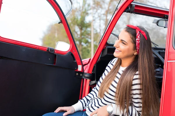 Mujer Que Viaje Coche Descapotable —  Fotos de Stock