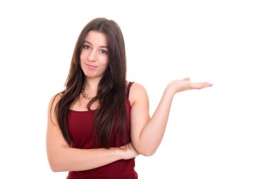 ürün sunan genç güzel kadın