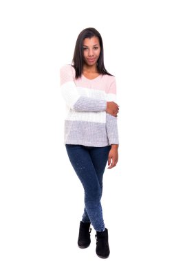 Stüdyo çekim tam uzunlukta içinde genç Afrika kadın 