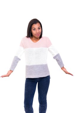 Üzgünüm, soran açık eller kadınla izole beyaz arka plan üzerinde