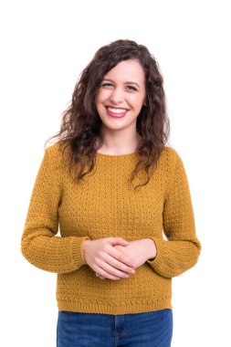 Güzel bir genç casual kadın beyaz arka plan üzerinde izole stüdyo çekim