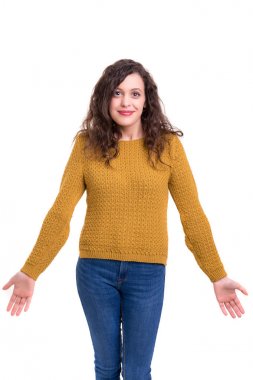 Üzgünüm, soran açık eller kadınla izole beyaz arka plan üzerinde