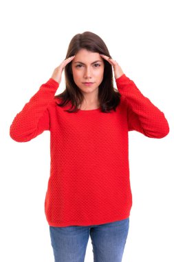 Beyaz arka plan üzerinde izole güçlü bir baş ağrısı olan kadın