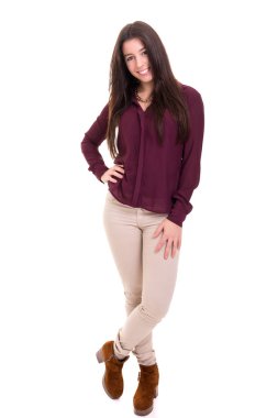 Beyaz arka plan üzerinde izole bir güzel genç casual kadın, stüdyo çekim