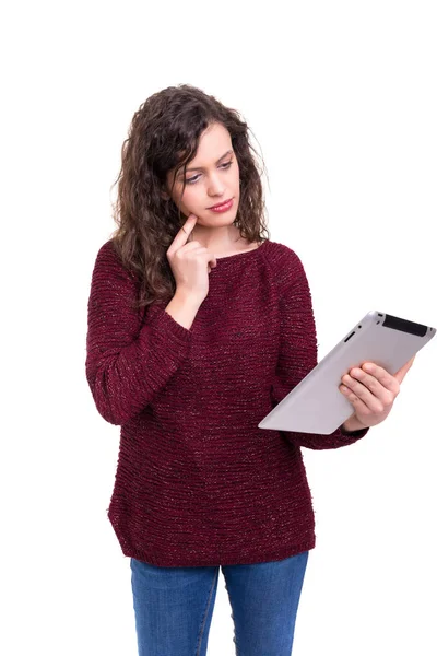 Mooie Vrouw Die Werkt Met Een Nieuwe Tablet Geïsoleerd Witte — Stockfoto