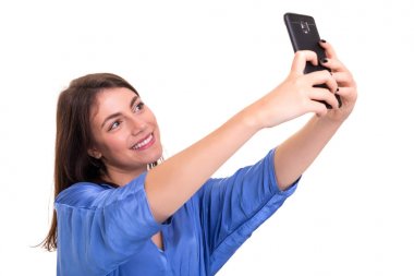 mutlu genç kadın selfie fotoğrafta beyaz arka plan üzerinde izole mavi gömlekli