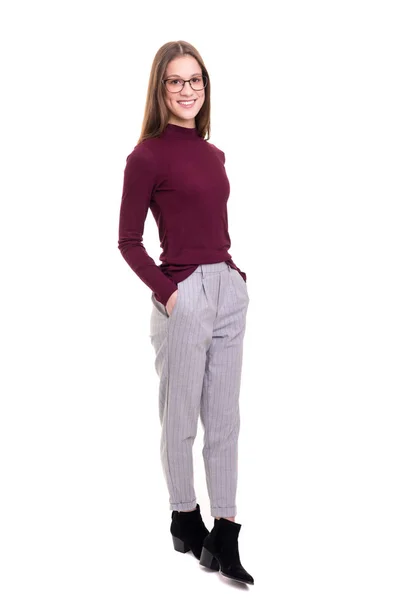 Atractiva Joven Empresaria Suéter Oscuro Pantalones Grises Mirando Cámara Mientras —  Fotos de Stock