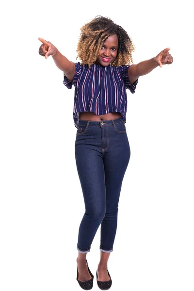 Glada Afrikanska Kvinnan Isoleras Över Vit Bakgrund — Stockfoto