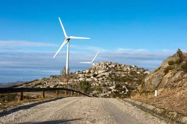 Vista Dos Moinhos Vento Turbinas Energia Sob Céu Azul — Fotografia de Stock