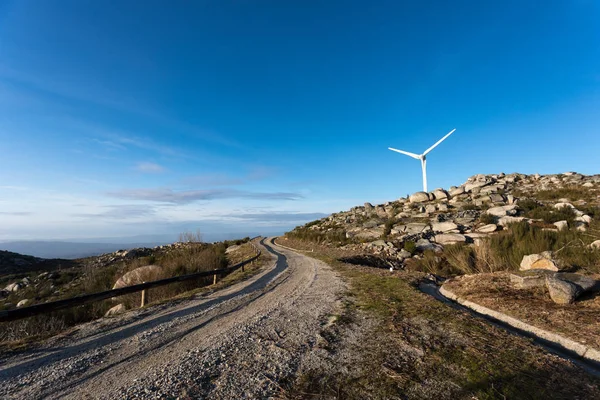 Vista Turbina Energia Moinho Vento Sob Céu Azul — Fotografia de Stock