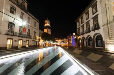 Sao Miguel Azores Portugal, 25 Kasım 2019: Sao Miguel Adası Azores arşielagosu Portekiz 'deki Ponta Delgada' da Nightscape. Çeşme ayrıntısı.