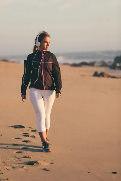 Young Beautiful Chinese Woman Exercising Beach Sunrise Sunset Стоковая Картинка