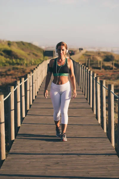 Jeune Belle Femme Faisant Exercice Plage Lever Soleil — Photo