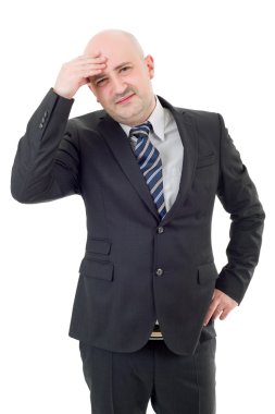 Takım elbiseli bir işadamı baş ağrısı ve izole edilmiş bir şekilde el kol hareketi yapar.