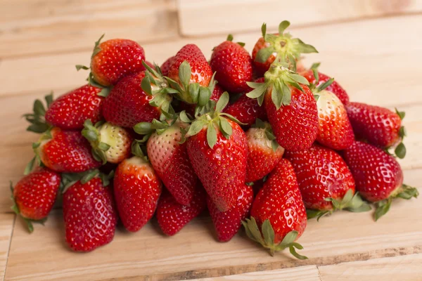 Strawberries on a wooden table, studio picture — Stock Photo, Image