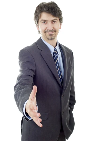 Молодой человек в костюме, предлагающий пожать руку, изолирован — стоковое фото