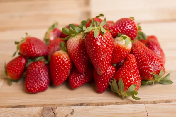 Strawberries on a wooden table, studio picture — Stock Photo, Image
