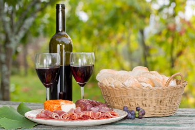 Şarap, meyve, peynir ve et ile ülke yaşam ayarı. Açık