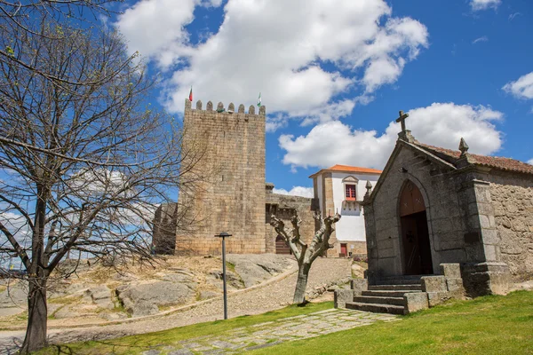 Zamek Belmonte i kaplica. Historyczna wioska Portugalii, niedaleko Covilha — Zdjęcie stockowe