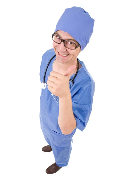 Bobo masculino médico indo polegar para cima, comprimento total, isolado em branco — Fotografia de Stock