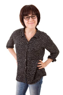 Genç, sıradan, güzel bir kadın, beyazlar içinde.