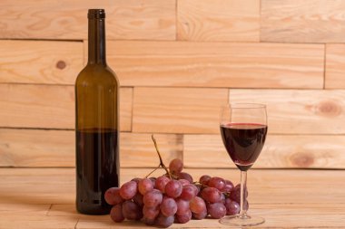 şarap ve üzüm ahşap zemin