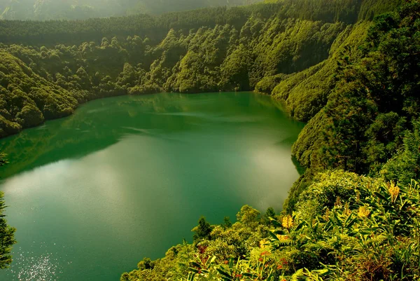Lago Santiago. Isla portuguesa de San Miguel en las Azores — Foto de Stock