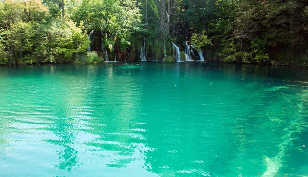 Vista para o Parque Nacional dos Lagos de Plitvice, Croácia — Fotografia de Stock