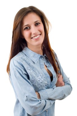 Genç, sıradan, güzel bir kadın, beyazlar içinde.