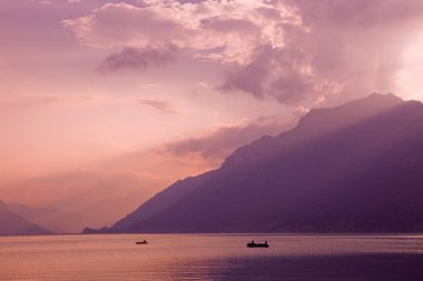 İsviçre, Brienz 'de gün batımında İsviçre Gölü