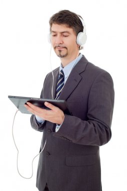 Tablet bilgisayar ve kulaklıklı iş adamı, izole
