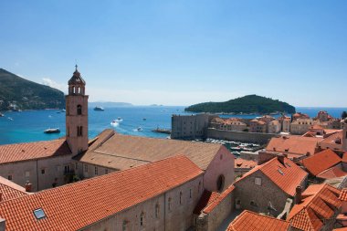 Hırvatistan 'ın Dubrovnik kentindeki eski kilise ve tarihi binalara